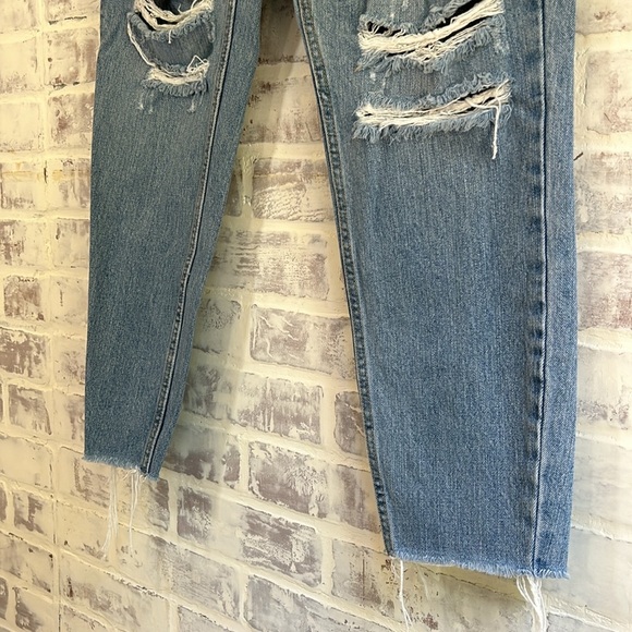 We The Free Womens 27 Distressed High Rise Jeans Light Wash Denim Button Raw Hem - Picture 4 of 8